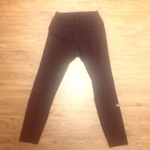Alo 7/8 ripped warrior legging, black, medium.